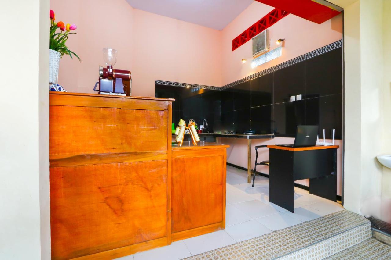 Oyo Life 3064 Mahameru Kost Putra Jember Ngoại thất bức ảnh