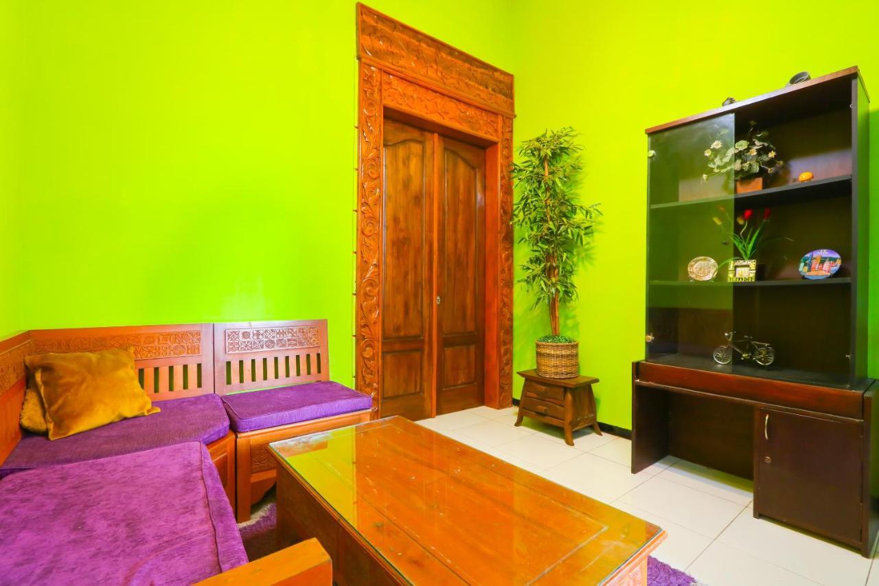 Oyo Life 3064 Mahameru Kost Putra Jember Ngoại thất bức ảnh