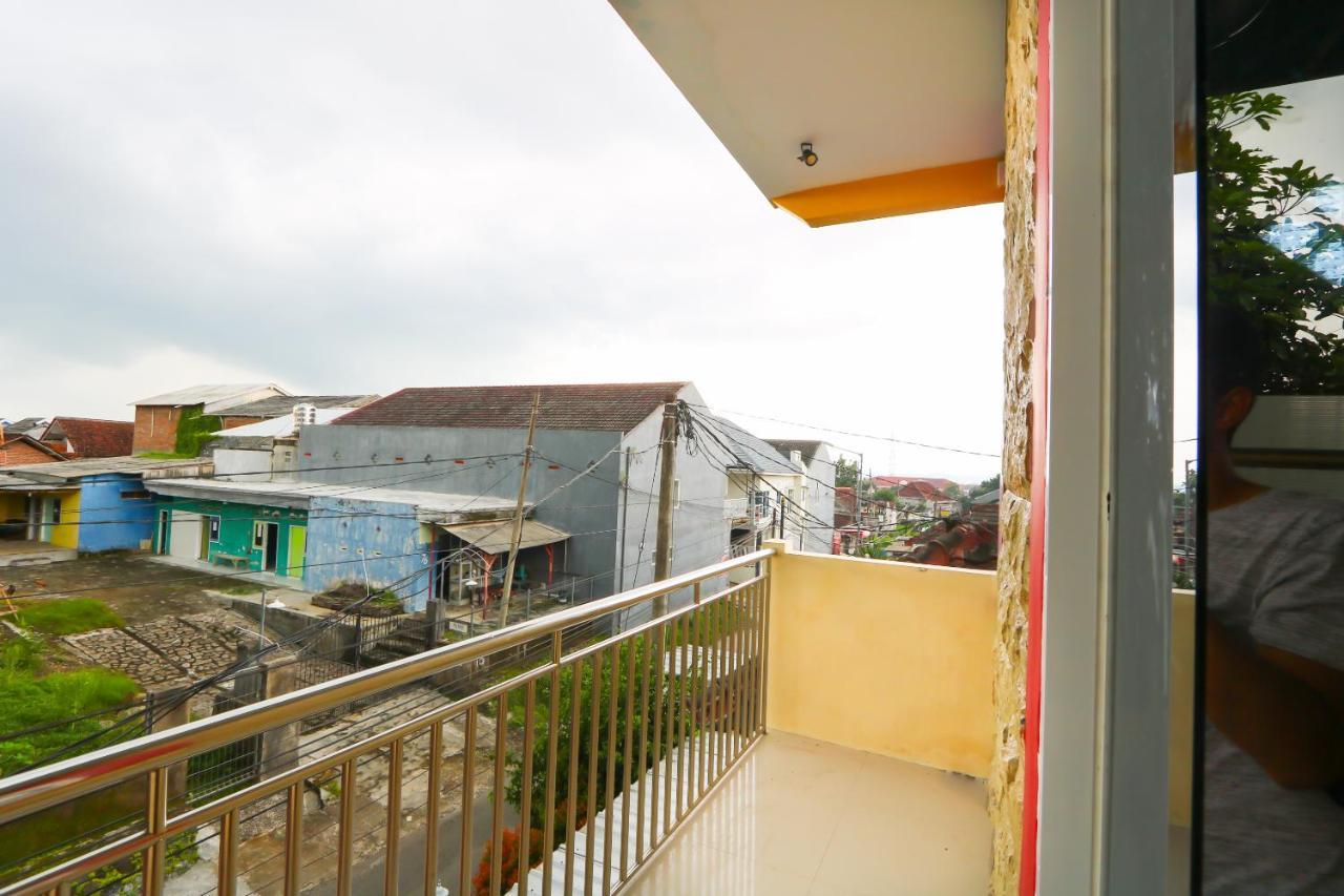 Oyo Life 3064 Mahameru Kost Putra Jember Ngoại thất bức ảnh